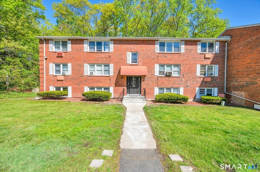 More Photos Of 40 Briarwood Ln, Branford Apartments For Sale