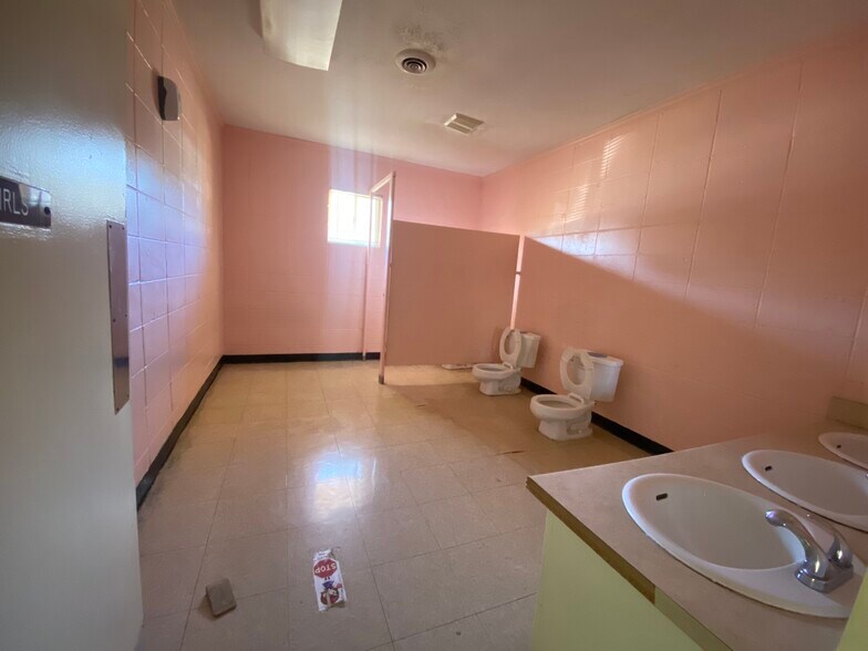 More Photos Of 120 Head Start Ln, Pearl Office For Sale