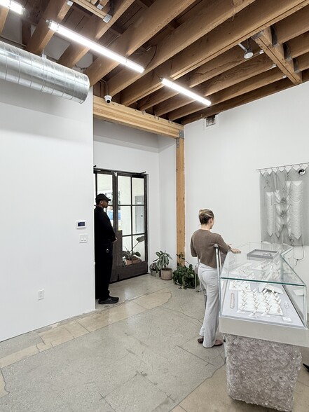 More Photos Of 737-747 N Western Ave, Los Angeles Storefront For Lease