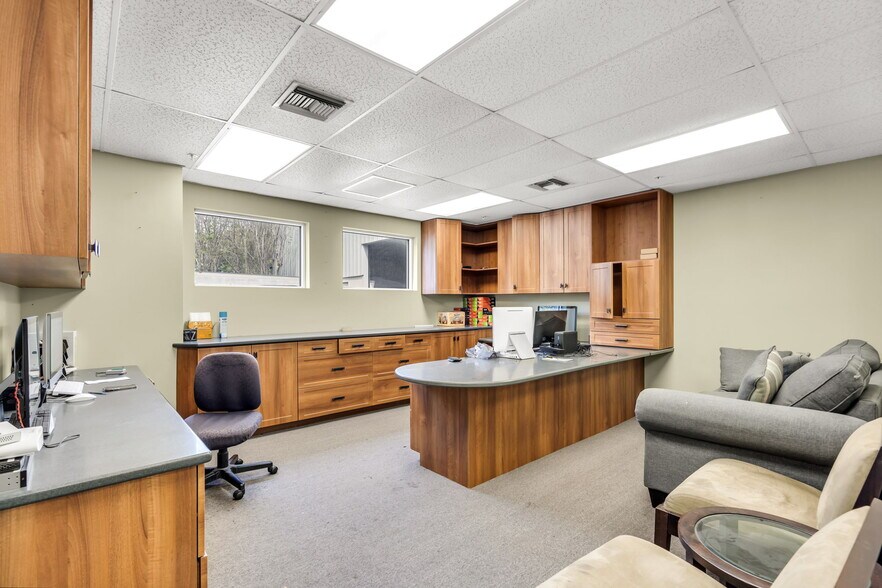 More Photos Of 3709 Interstate Park Rd S, Riviera Beach Light Manufacturing For Sale