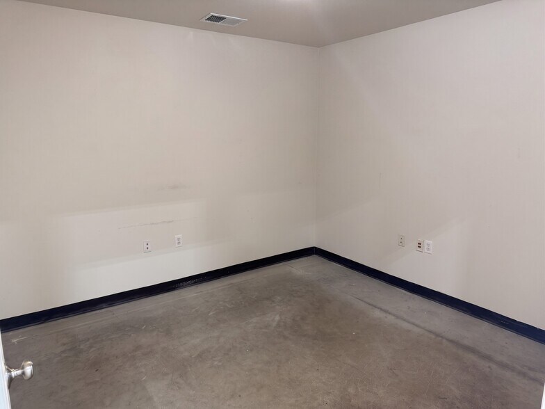More Photos Of 2316 230th St, Ames Light Manufacturing For Lease
