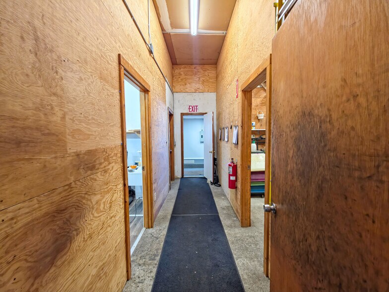 More Photos Of 7 Colonel Dr, Bourne Auto Repair For Sale