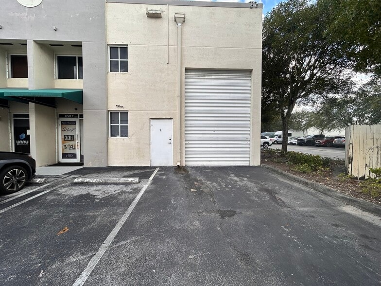 More Photos Of 5930 NW 99th Ave, Miami Light Distribution For Sale