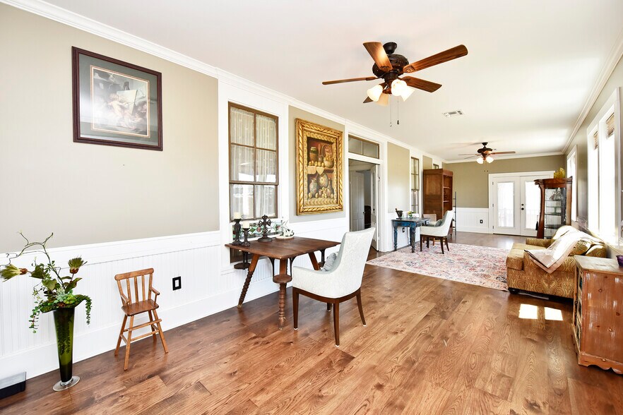 More Photos Of 315 Cedar St, New Ulm Specialty For Sale