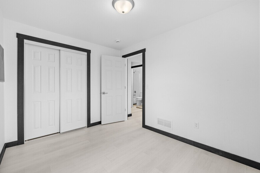 More Photos Of 1113 10th St NW, Minot Multifamily For Sale