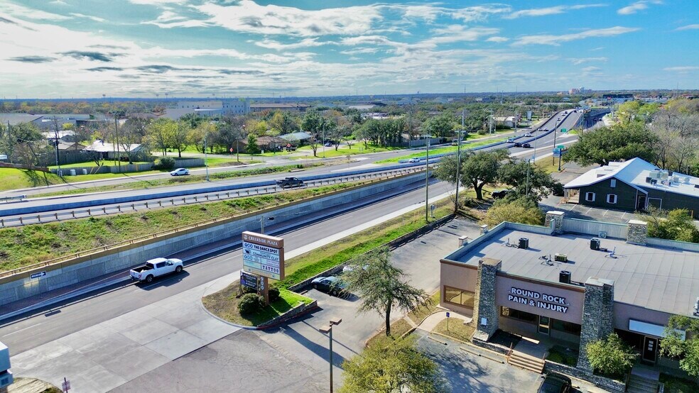 More Photos Of 900 Round Rock Ave, Round Rock Medical For Lease