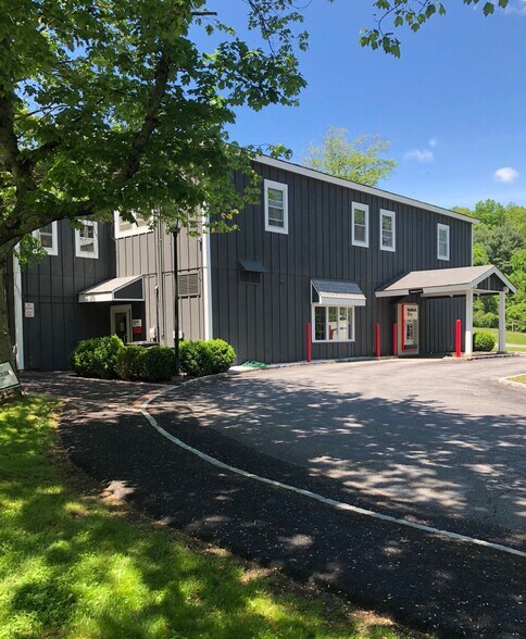 More Photos Of 56 Westchester Ave, Pound Ridge Freestanding For Lease