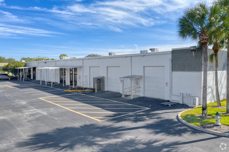 More Photos Of 6903-6947 University Blvd, Winter Park Unknown For Lease