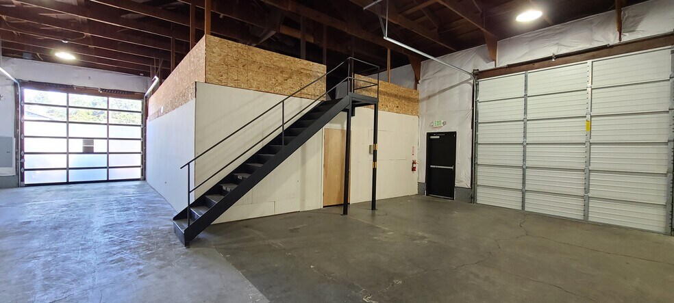 More Photos Of 4777 Lancaster Dr NE, Salem Flex For Lease
