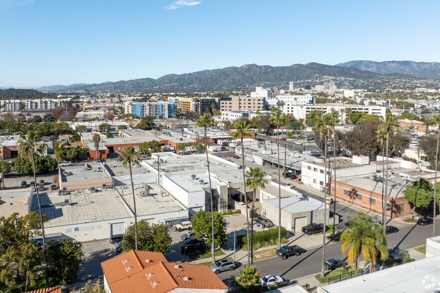More Photos Of 323 Mira Loma Ave, Glendale Manufacturing For Lease