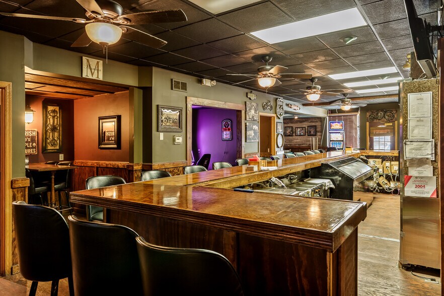 More Photos Of 209 W Main St, Genoa Bar For Sale