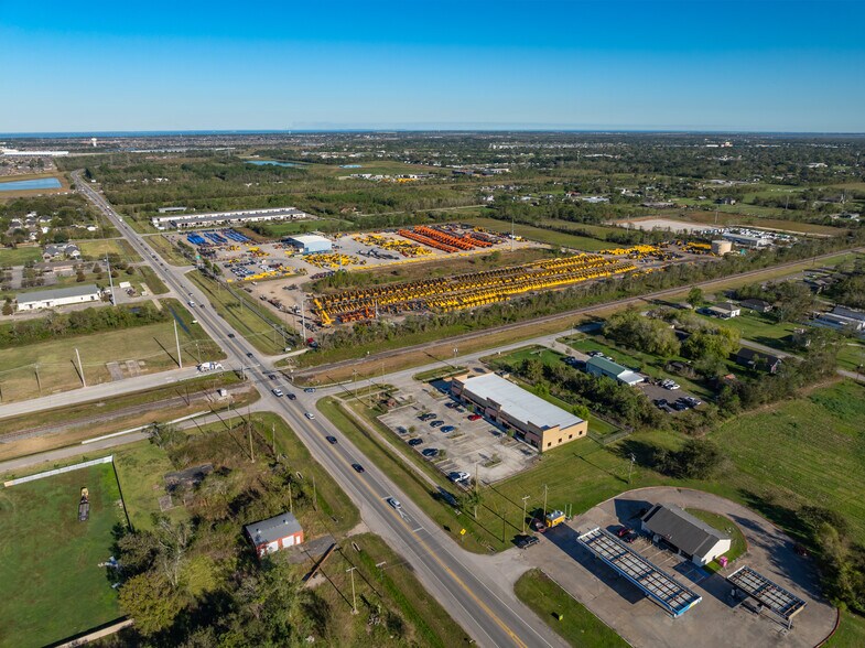 More Photos Of 451 Fm 646 Rd E, Dickinson Storefront Retail Office For Lease