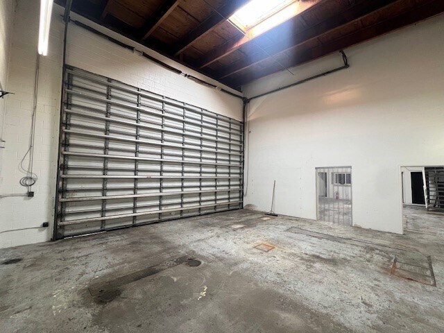 More Photos Of 3739-3741 Robertson Blvd, Culver City Service For Sale