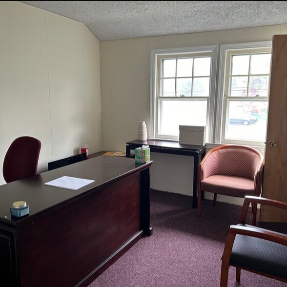 More Photos Of 8 Manor Rd, Smithtown Office For Sale