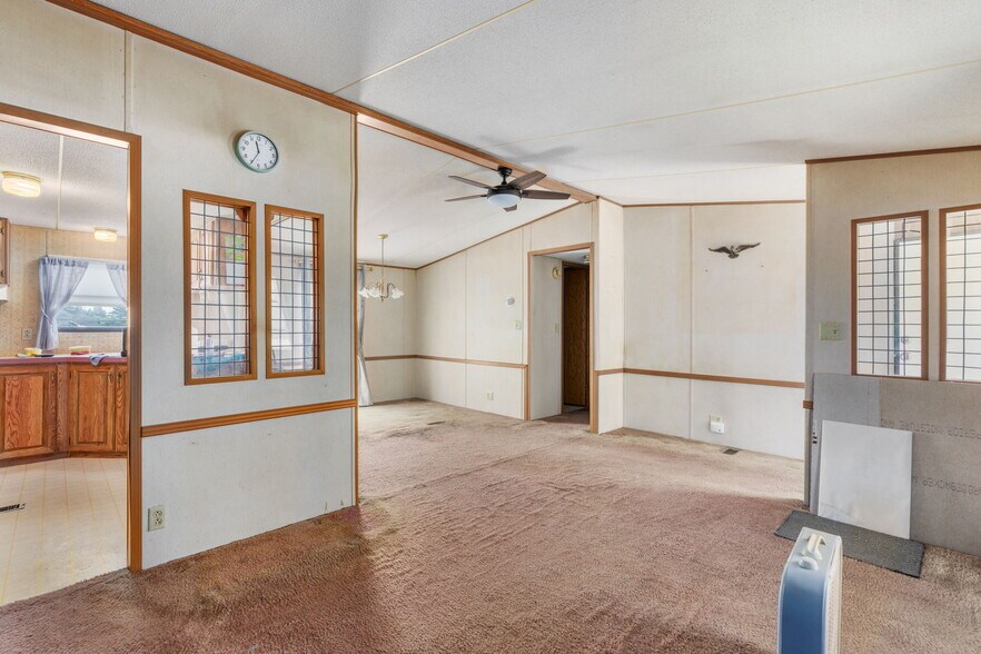 More Photos Of 993 S Hanover St, Pottstown Service For Sale