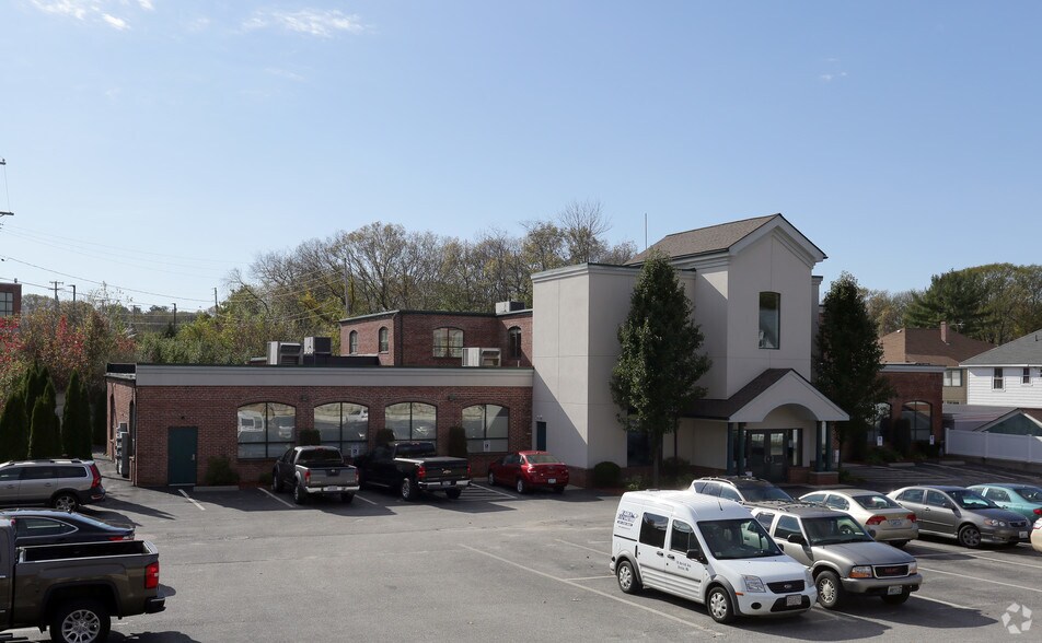 More Photos Of 594 Great Rd, North Smithfield Medical For Lease