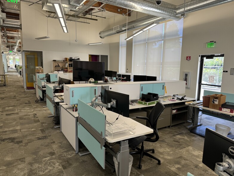 More Photos Of 185 N Wolfe Rd, Sunnyvale Research And Development For Lease