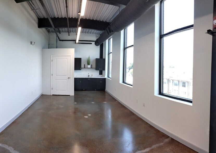 More Photos Of 214 W Tremont Ave, Charlotte Office For Lease