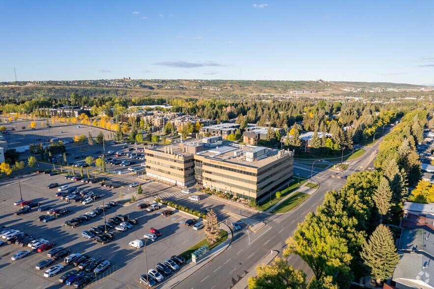 More Photos Of 4935 40th Ave, Calgary Medical For Lease