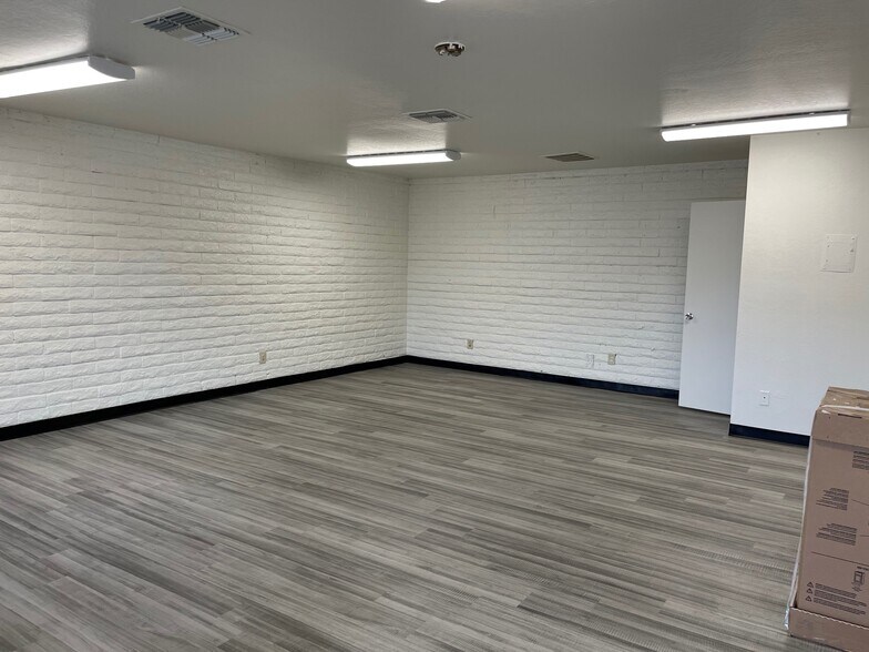 More Photos Of 4937 W Glenn Dr, Glendale Office For Lease