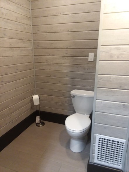 More Photos Of 635 S Lincoln Ave, O'Fallon Storefront Retail Office For Sale