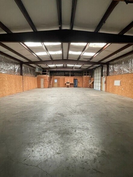 More Photos Of 1310 Driftwood Dr, Bossier City Warehouse For Lease