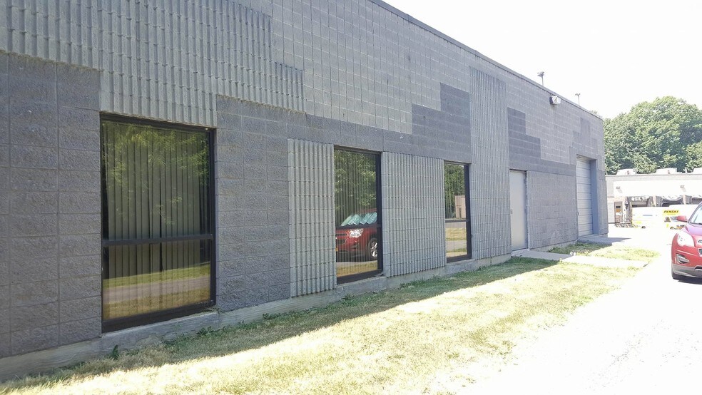 More Photos Of 200 Gateway Park Dr, Syracuse Warehouse For Sale