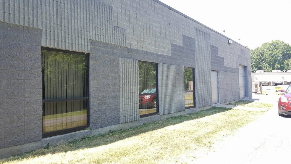 More Photos Of 200 Gateway Park Dr, Syracuse Warehouse For Lease