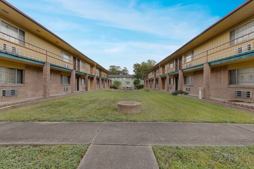 More Photos Of 3501 N Macgregor Way, Houston Apartments For Sale