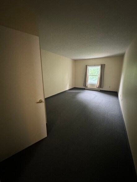 More Photos Of 725 Gibralter St, Norfolk Flex For Sale