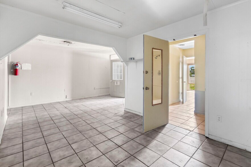 More Photos Of 825 MO-59, Carthage Industrial For Lease