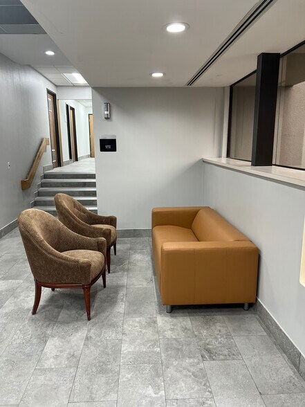 More Photos Of 31500 W 13 Mile Rd, Farmington Hills Medical For Lease