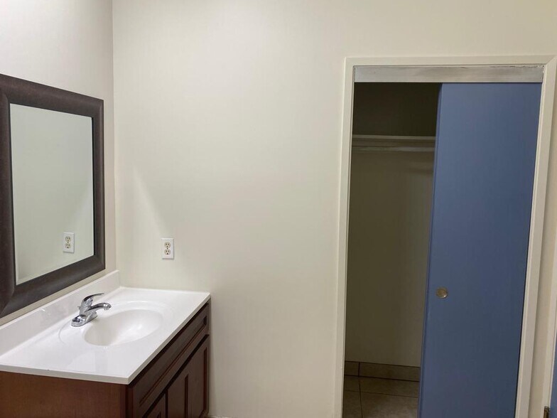 More Photos Of 1100 Industrial Rd, San Carlos Research And Development For Sale