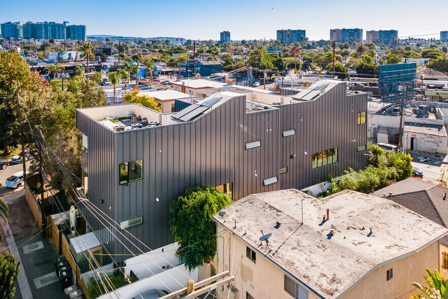 More Photos Of 2478 Penmar Ave, Venice Dormitory For Sale