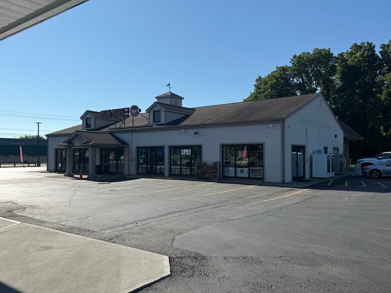 More Photos Of 7283 W Henrietta Rd, Rush Auto Dealership For Lease