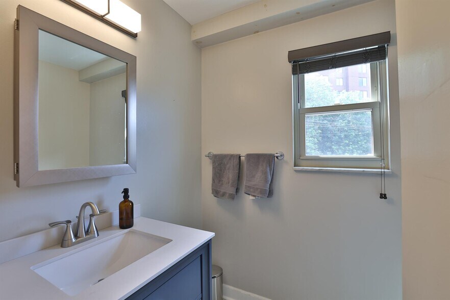 More Photos Of 2039 Madison Rd, Cincinnati Storefront Retail Office For Sale