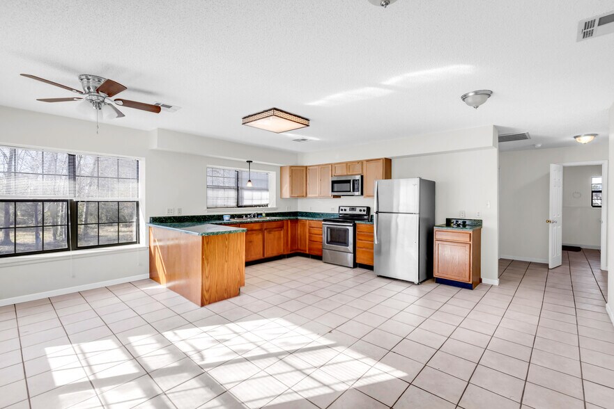 More Photos Of 10281 3rd Ave, D'Iberville Flex For Sale