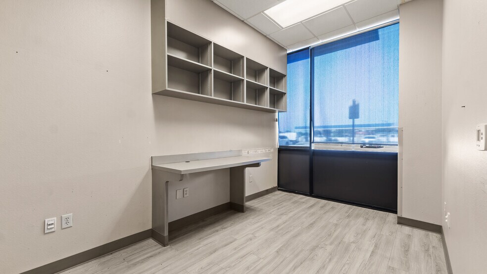 More Photos Of 910 James Bowie Dr, New Boston General Retail For Lease
