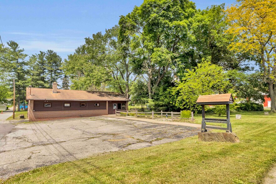 More Photos Of 777 N Ellsworth Ave, Salem Veterinarian Kennel For Sale