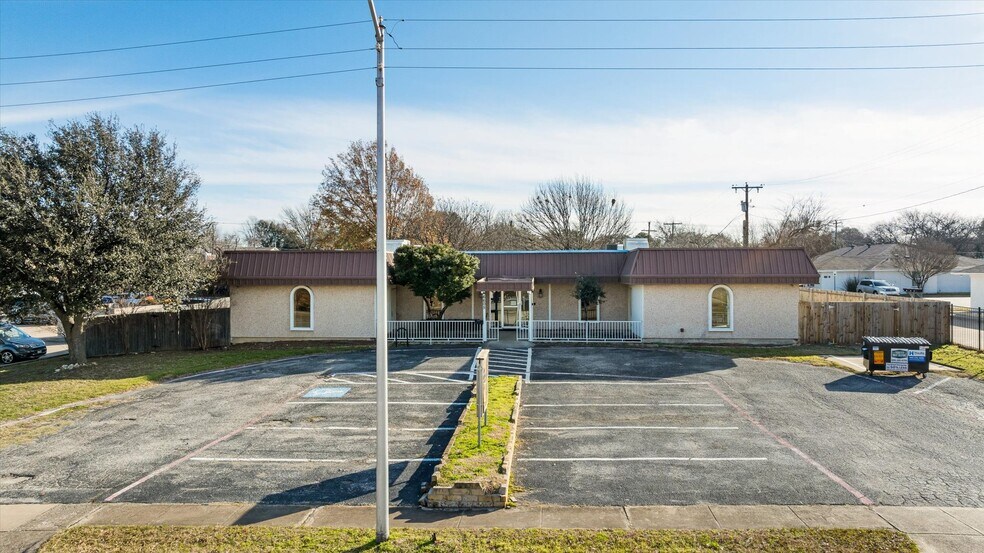 More Photos Of 6605 Dan Danciger Rd, Fort Worth Office For Sale