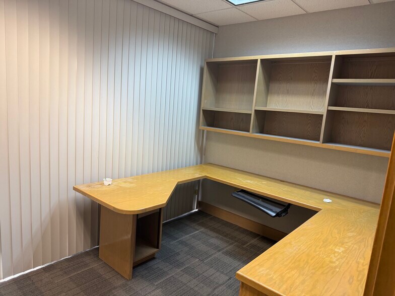 More Photos Of 2700 NW 43rd St, Gainesville Office For Lease