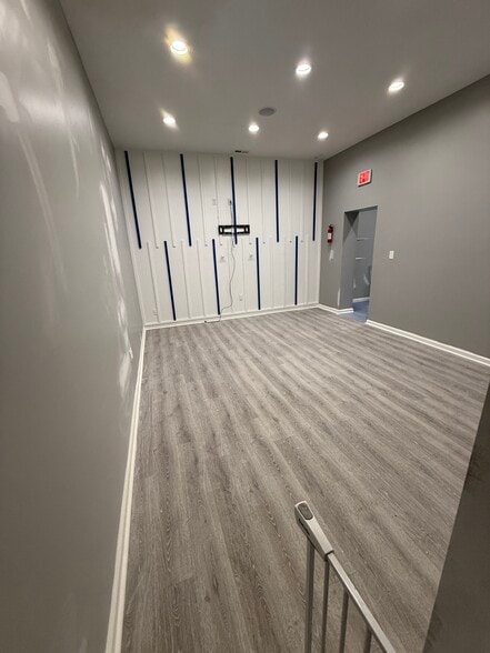 More Photos Of 5324-5326 W 16th St, Indianapolis Office For Lease