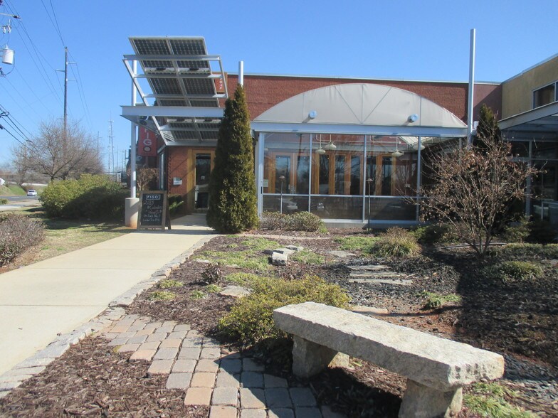 More Photos Of 619-647 E College Ave, Decatur Freestanding For Lease