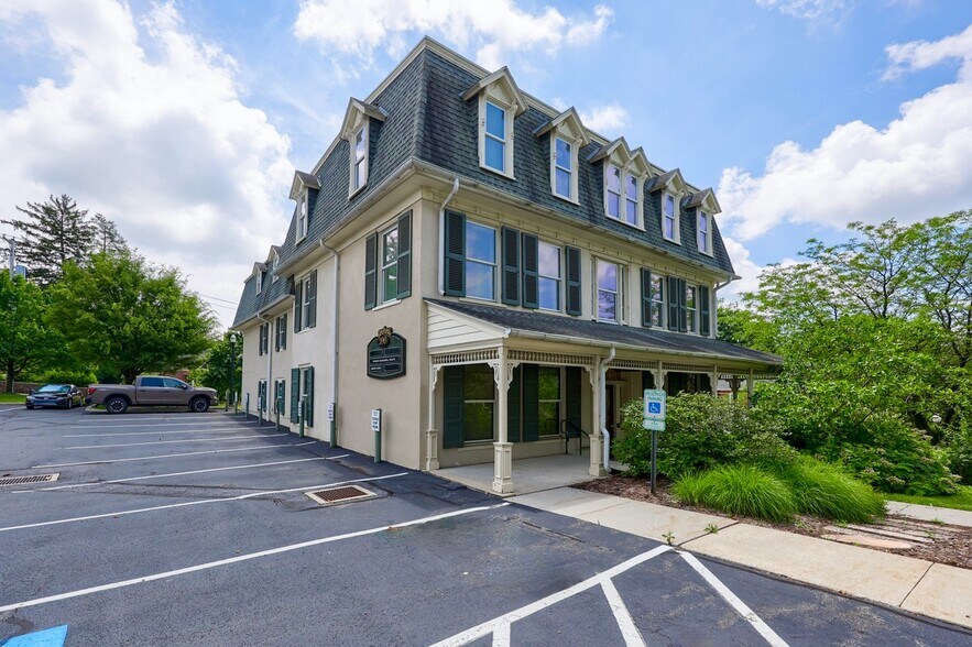 More Photos Of 390 E Main St, Ephrata Office For Sale