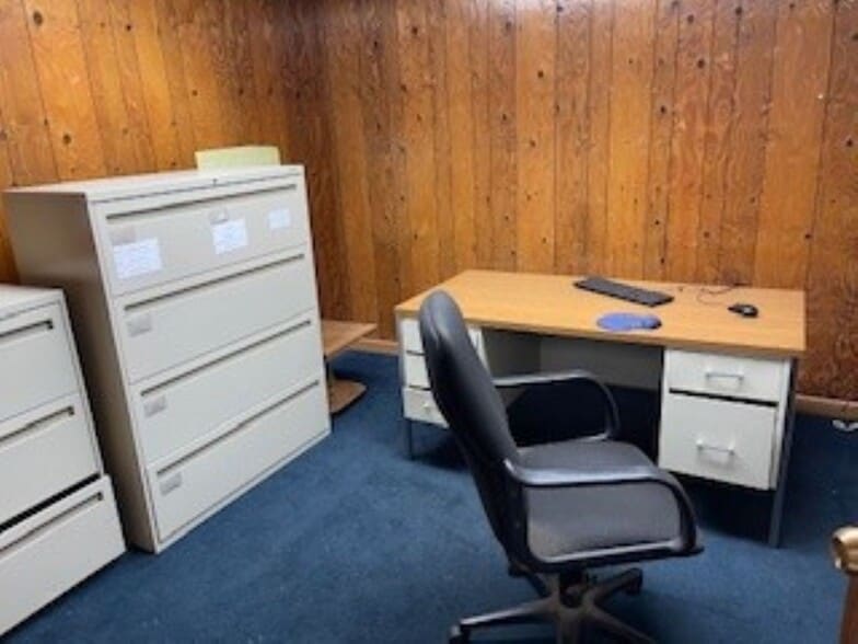 More Photos Of 1604 Schwan Dr, Mendota Industrial For Sale