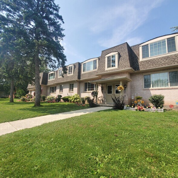 More Photos Of 261 Beattie Ave, Lockport Apartments For Sale