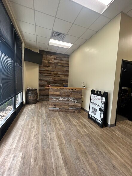 More Photos Of 675 Middle Tennessee Blvd, Murfreesboro Showroom For Lease