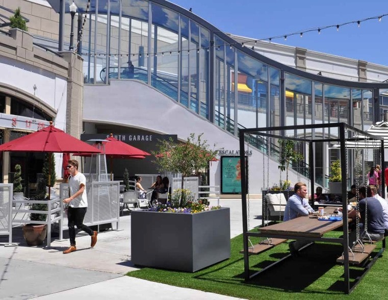 More Photos Of 10-35 N Rio Grande St, Salt Lake City General Retail For Lease