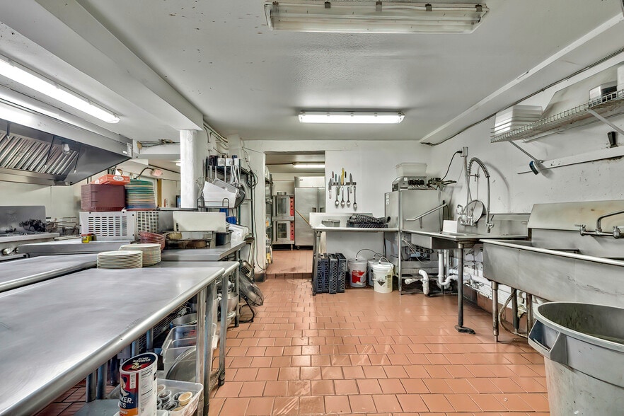 More Photos Of 104 S US Highway 41, Inverness Restaurant For Sale