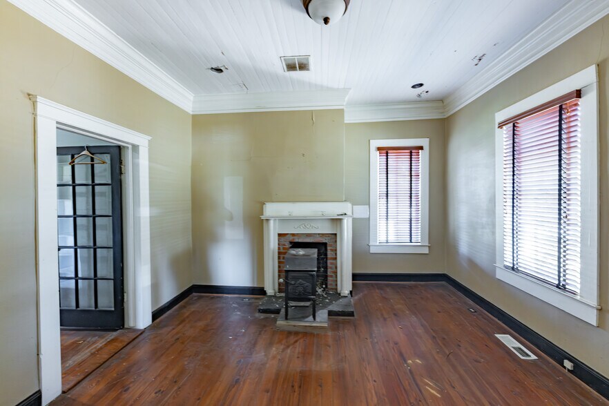 More Photos Of 314 S Green St, Thomaston Office For Sale